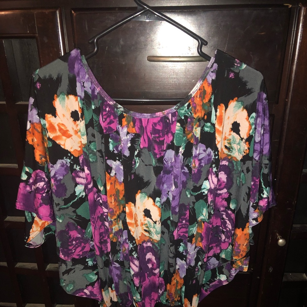 MAKE A OFFER FLORAL TOP